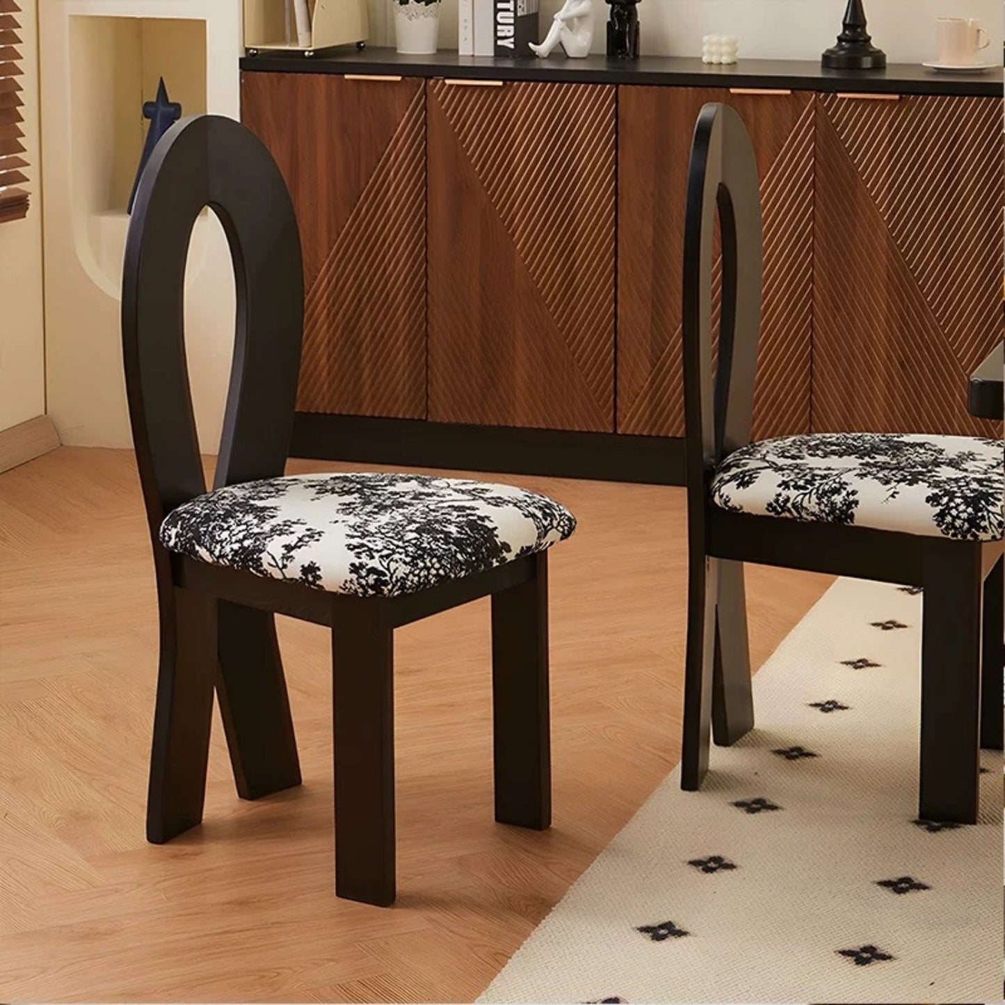 ABC HOME Chair: Luxury Dining Chair Armchair for Living Room Dining Room in Dubai showroom