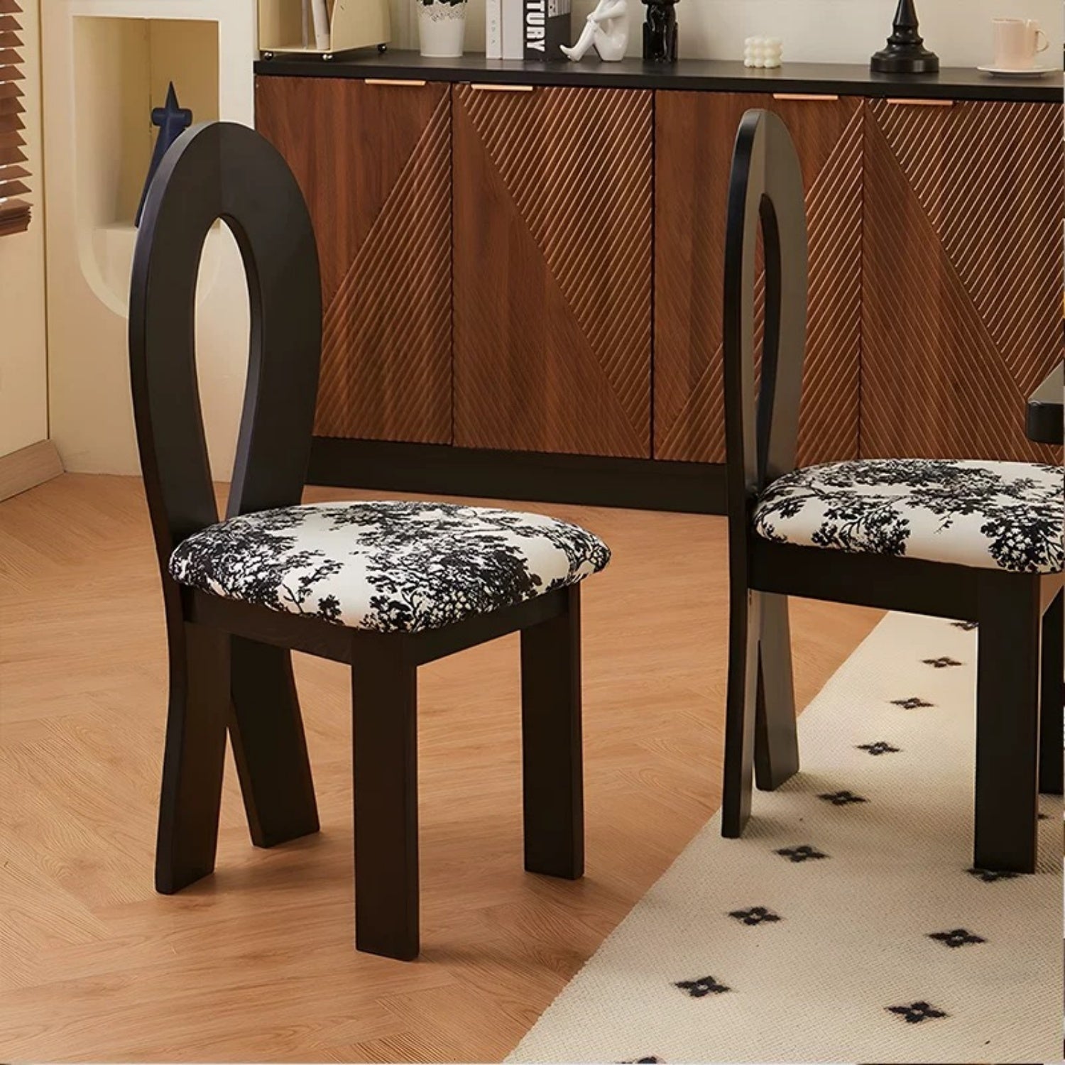 ABC HOME Chair: Luxury Dining Chair Armchair for Living Room Dining Room in Dubai showroom