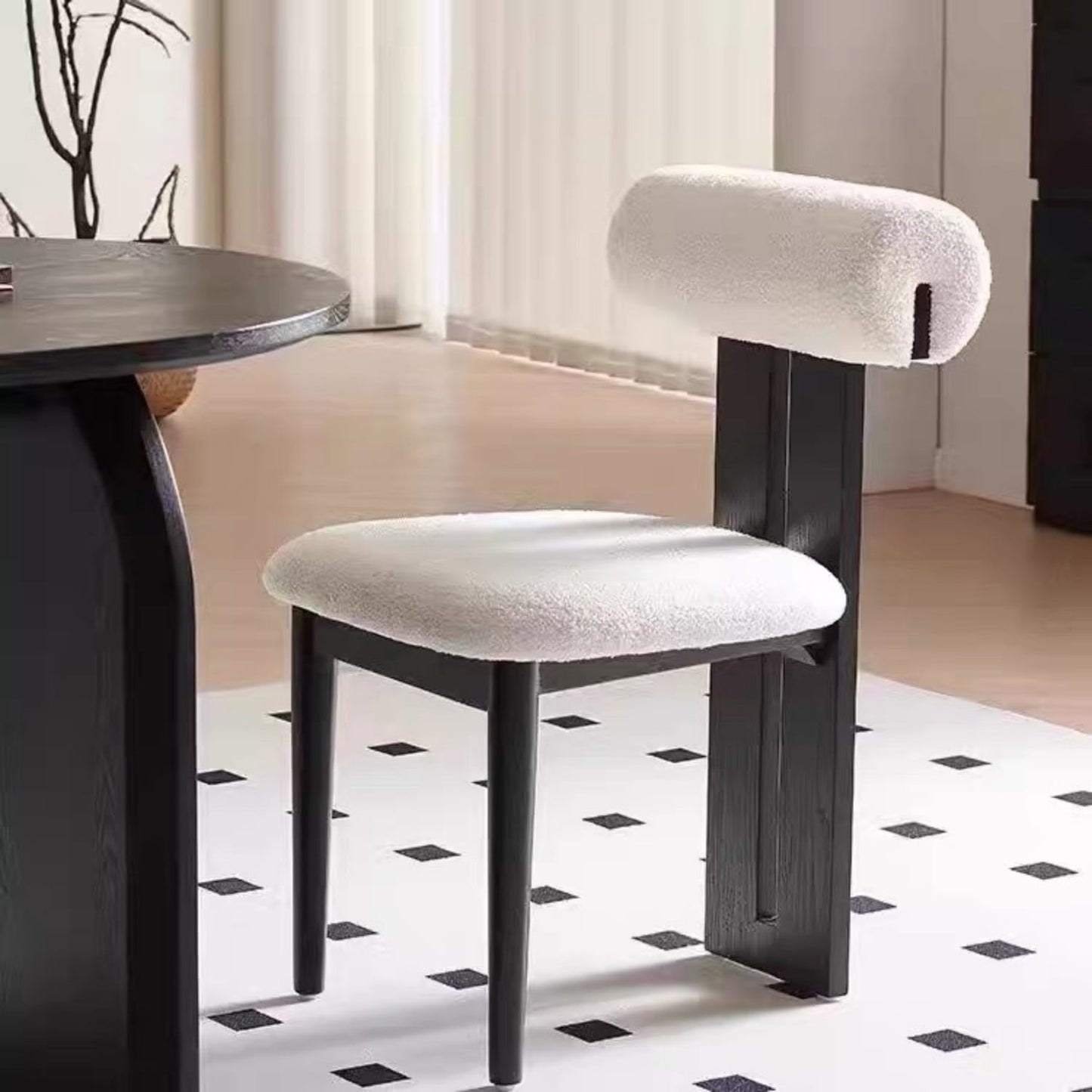 ABC HOME Chair: Luxury Dining Chair Armchair for Living Room Dining Room in Dubai showroom